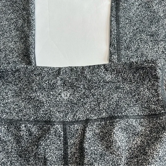 0316 - Lululemon Crop Pants Size 4 - Picture 7 of 7